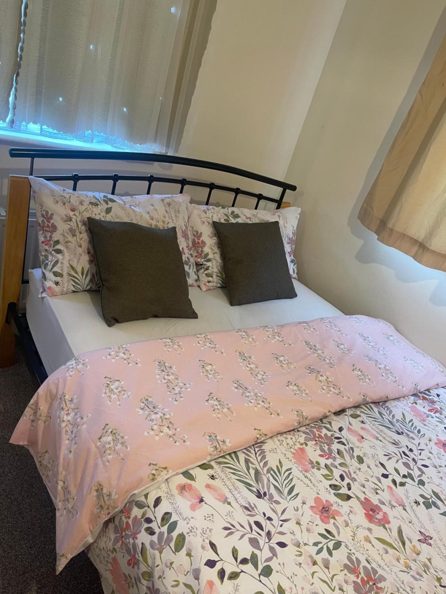Double Bedroom And Bathroom Оксфорд Экстерьер фото